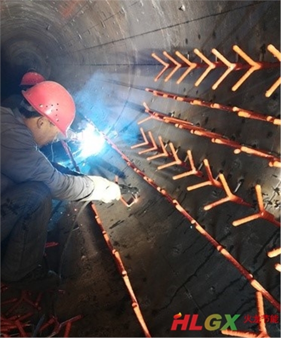 金属锚固件缠胶布